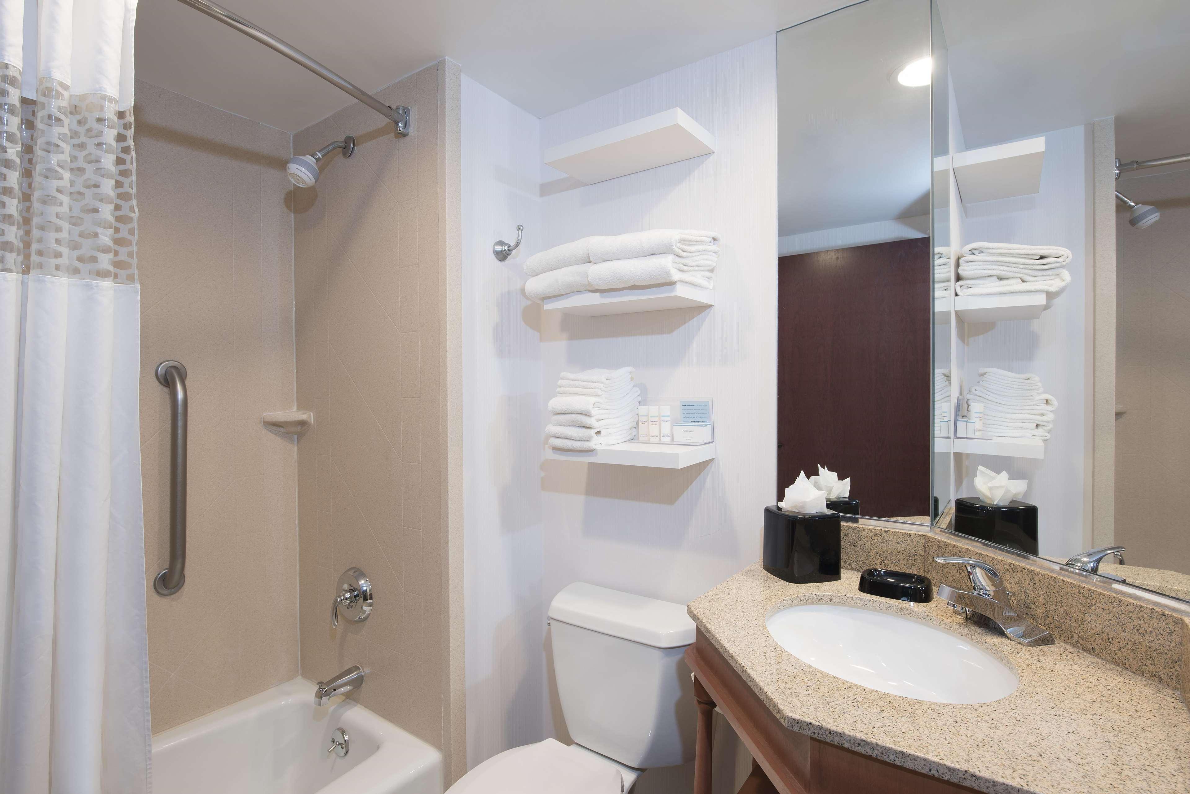 Larkspur Landing Hotel 3*