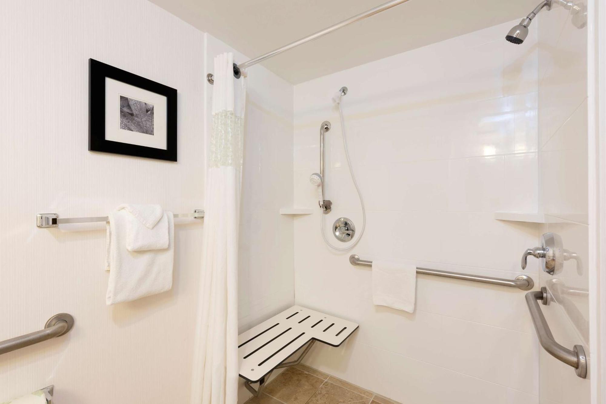 Larkspur Landing 3* Ann Arbor